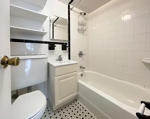 Rented by Kahen Properties | media 10