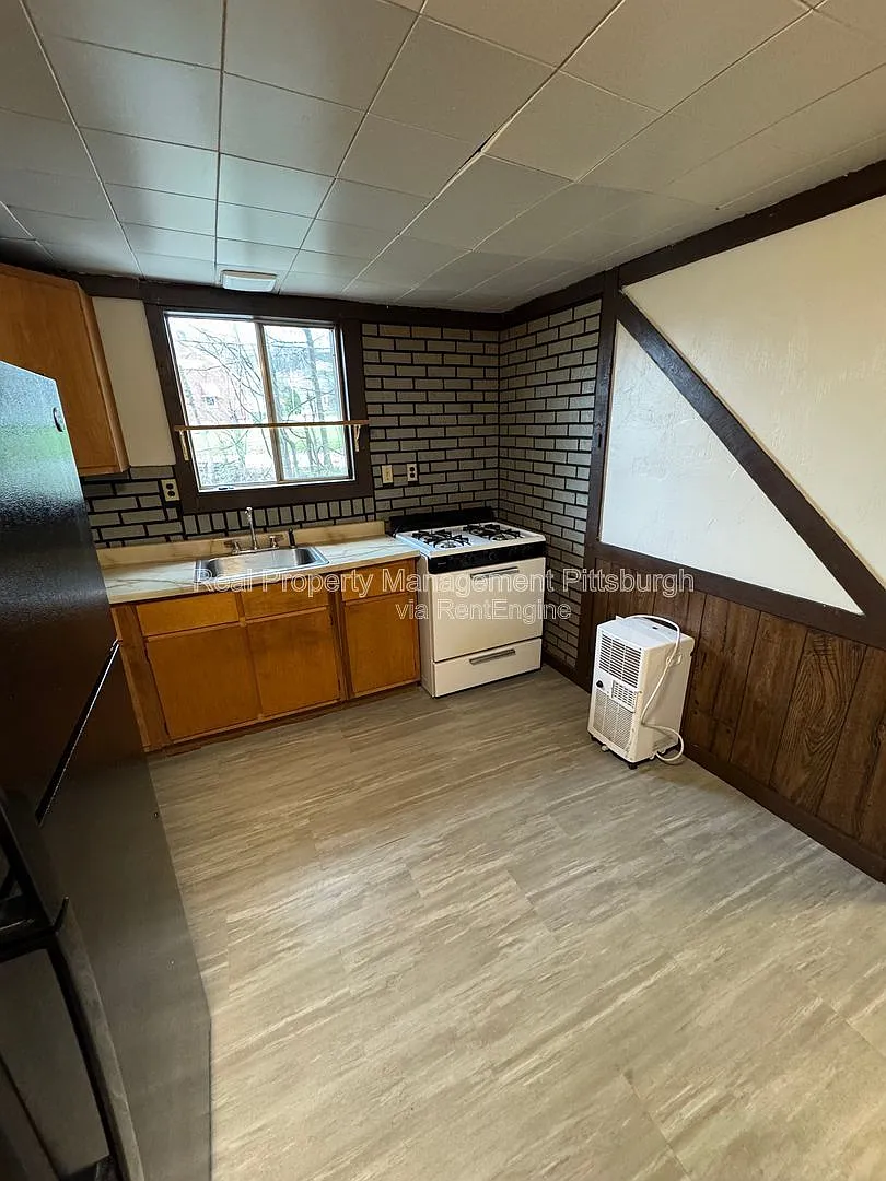 1 bed, 1.0 bath, $895 — Photo 4