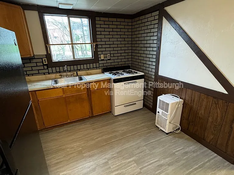 2837 Capitol St — Photo 4