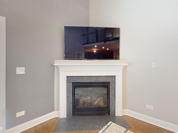 4th image of 9402 Parkwood Ln