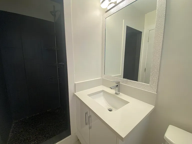 832 Habgood St — Photo 32