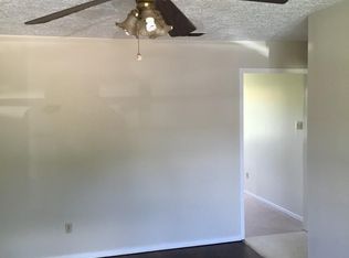 300 Oaklawn Dr APT B, Henderson, TX 75652