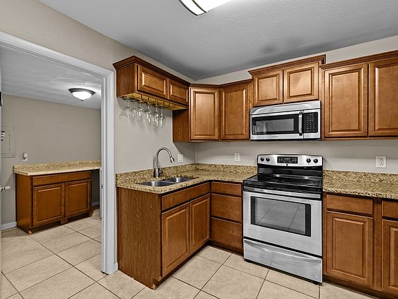 3rd image of 1221 Clydesdale Ln