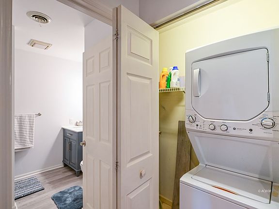 5th image of 7673 Woodmere Dr #27
