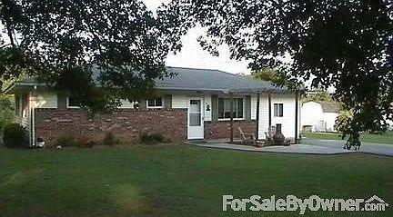 Front of Home : The home is on a corner lot with nearly 1/2 acre of yard space.