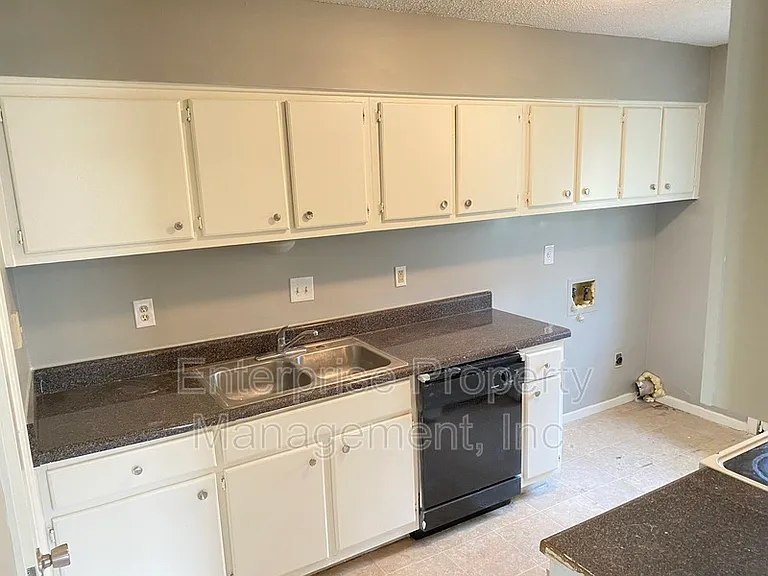 3681 Barberry St — Photo 9