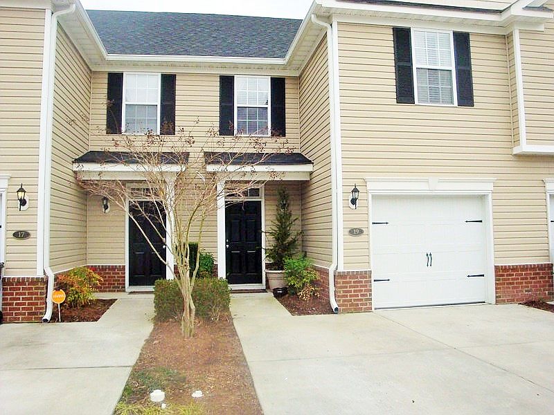 2 Story Townhome W/Attached 1 Car Garage