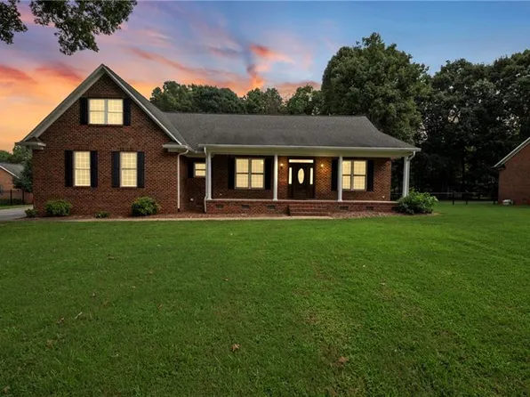 5859 Laurel Ridge Dr, Snow Camp, NC 27349