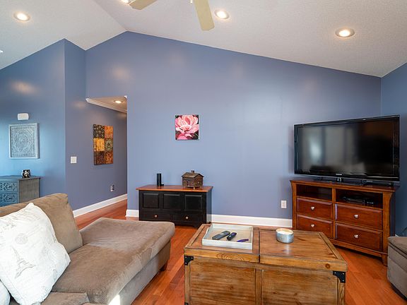 2nd image of 31 Mountain Creek Ct