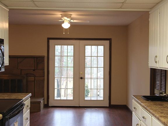 3rd image of 204 Snead Dr