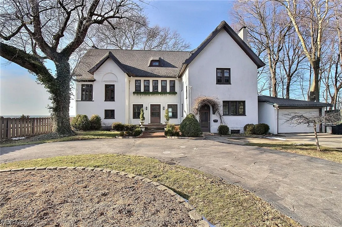 10311 Lake Shore Blvd photo 1
