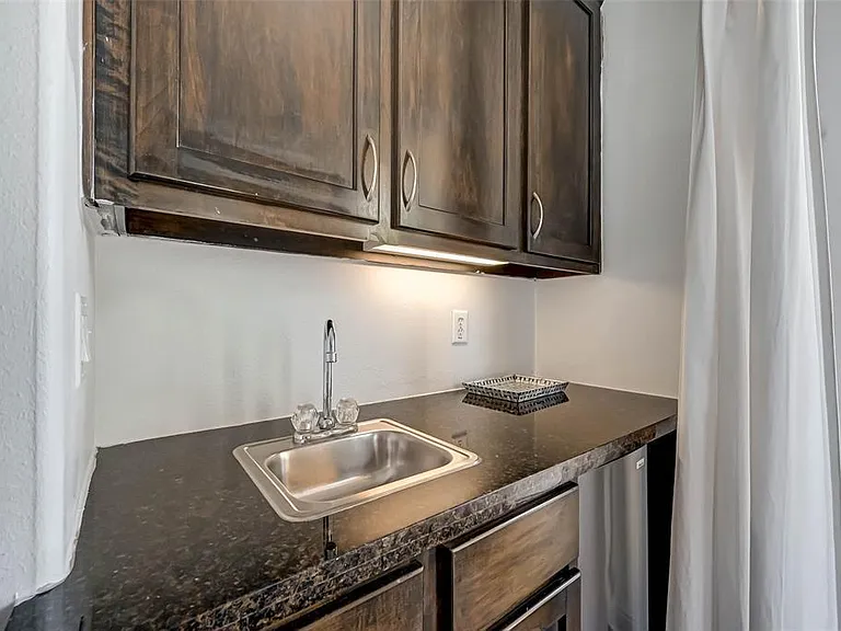 5202 Rose St — Photo 31