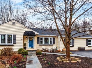 8 Canterbury Ln, New Windsor, NY 12553