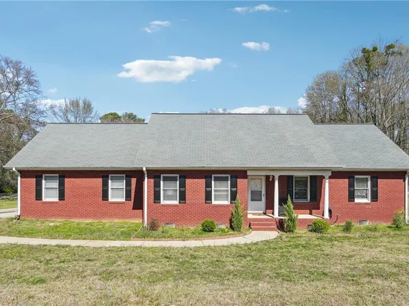 51 Alexander St, Winder, GA 30680