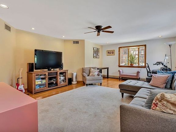 5th image of 209 N Fullerton Ave Floor 1