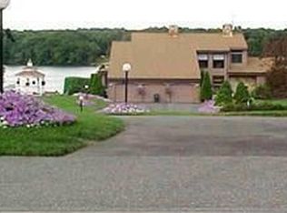 108 Hookerfarm Rd, Salem, MA 03079