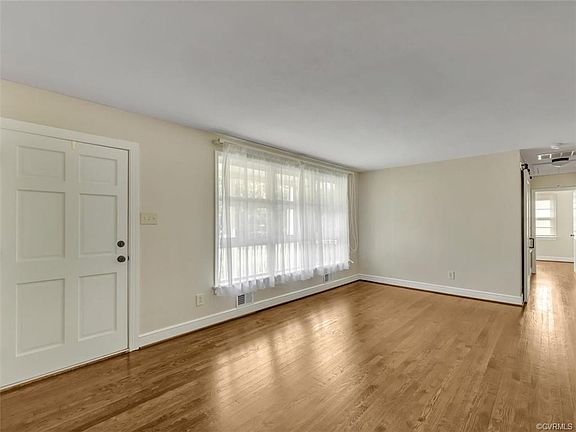4th image of 340 Ravenscroft Dr