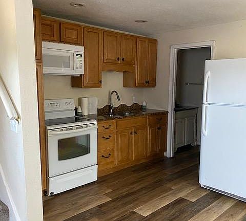 2nd image of 207 Deer St #B