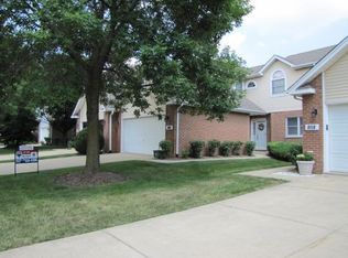 8653 Pearson Dr, Darien, IL 60561