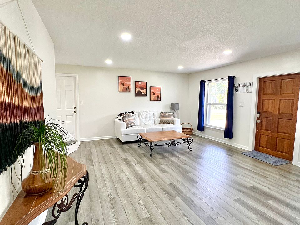 1st image of 4215 NE Carrol Ct