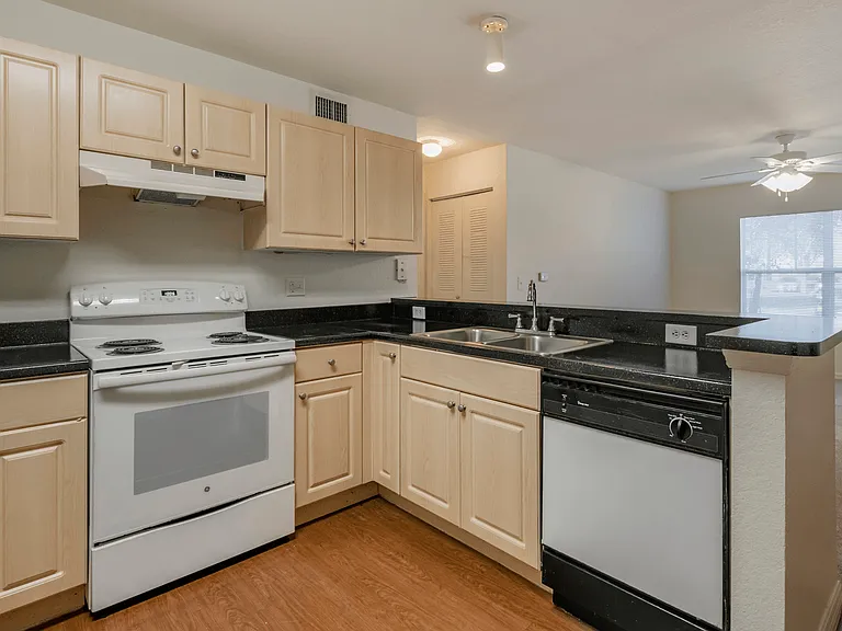 Wexford Apartments — Photo 13