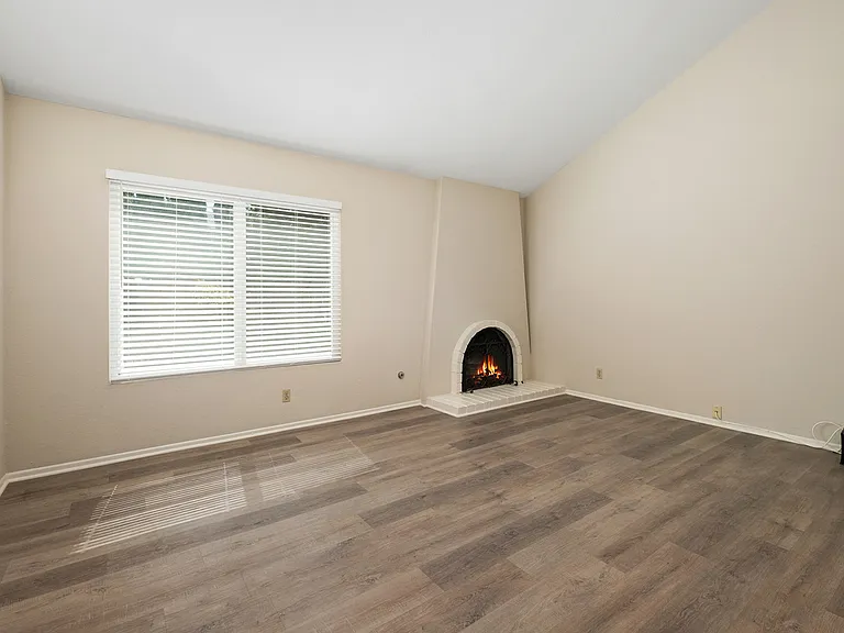 4068 Jeffrey Dr — Photo 7