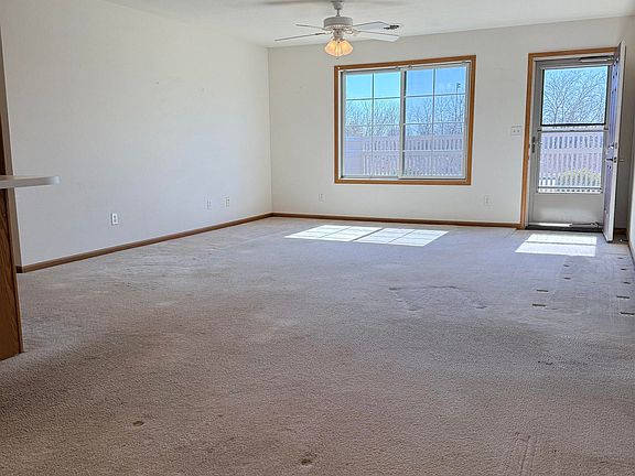 4th image of 4915 River Valley Rd