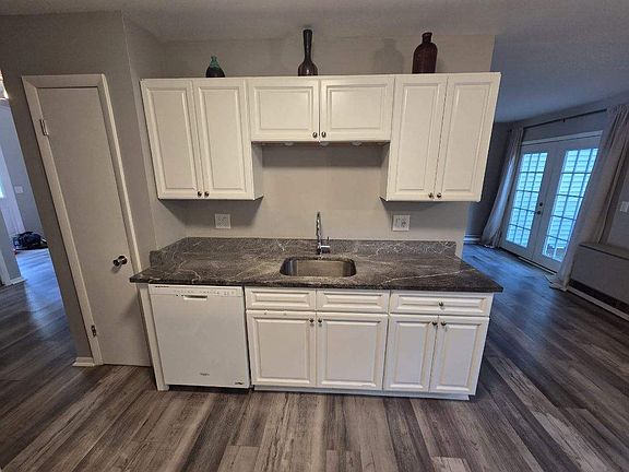 3rd image of 73 Tallow Wood Dr #1