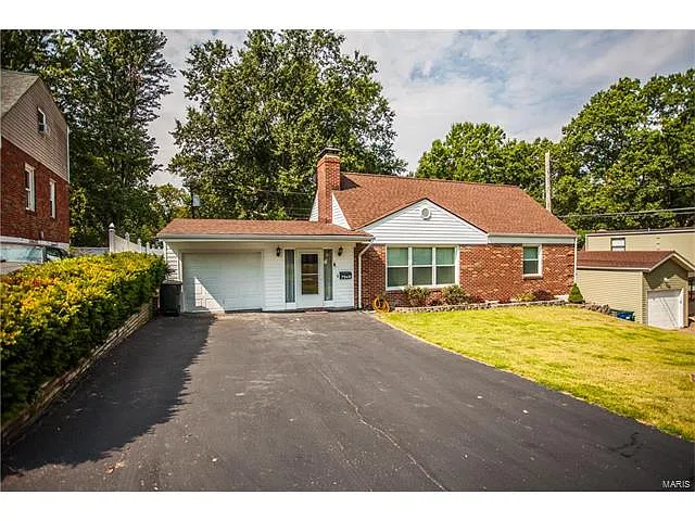 7046 Deerpath Dr photo 1