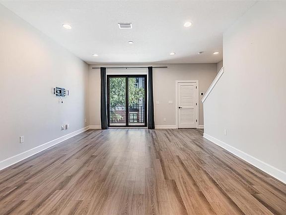 5th image of 1302 W Carmen St #1