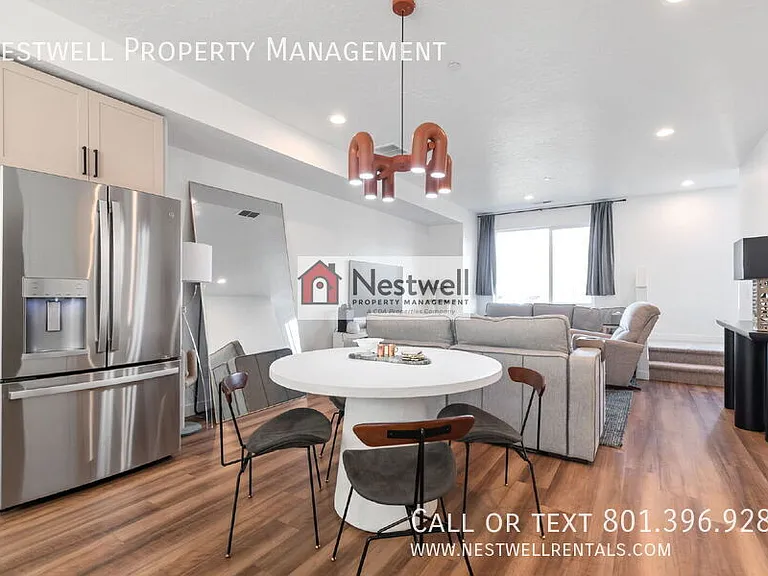 359 N 700 W #21 — Photo 9