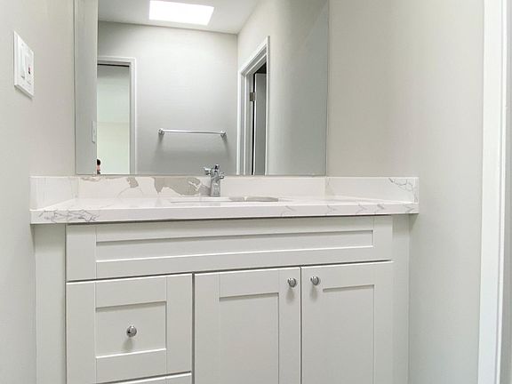 4th image of 631 Masonic Way #9