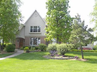 2239 Cromwell Cir, Davenport, IA 52807