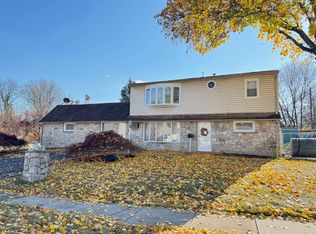 96 Upland Rd, Levittown, PA 19056