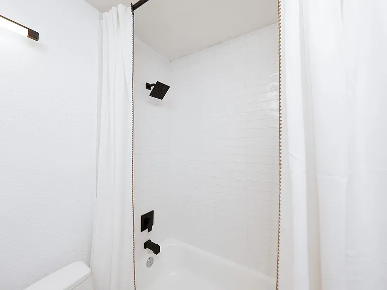300 Crockett St #109 — Photo 7