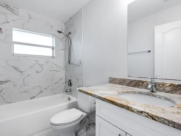 220 Perry Ave #B — Photo 20