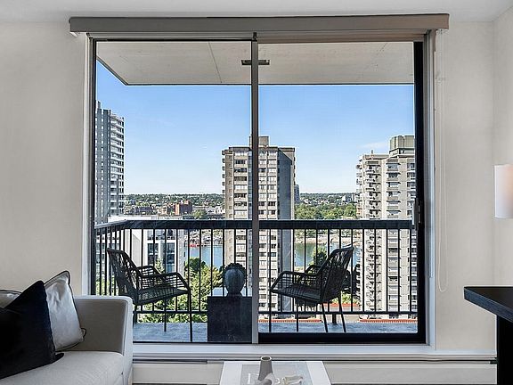4th image of 1146 Harwood St #1008