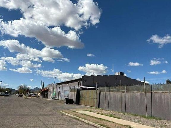 4th image of 339 E 34th St