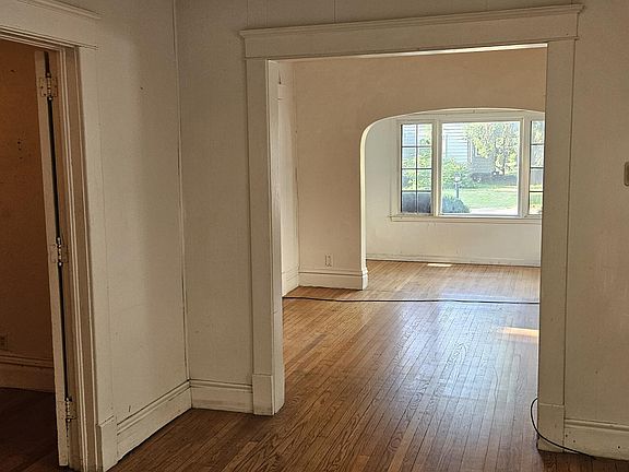 4th image of 1111 E Stockbridge Ave