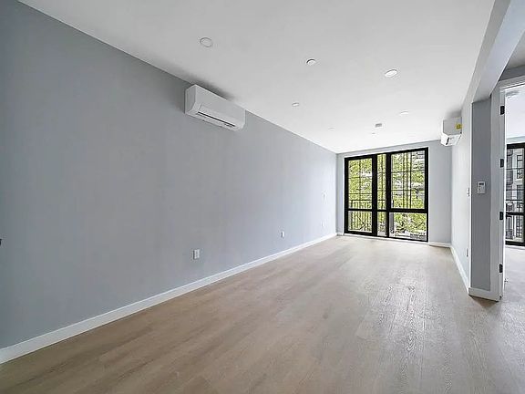 3rd image of 3509 Farragut Rd #3C