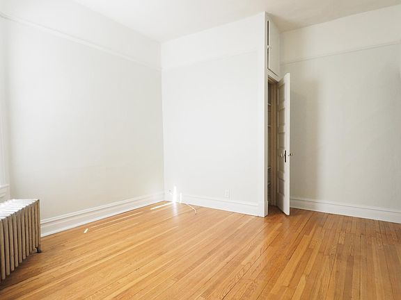 3rd image of 1612 W Berteau Ave #2W