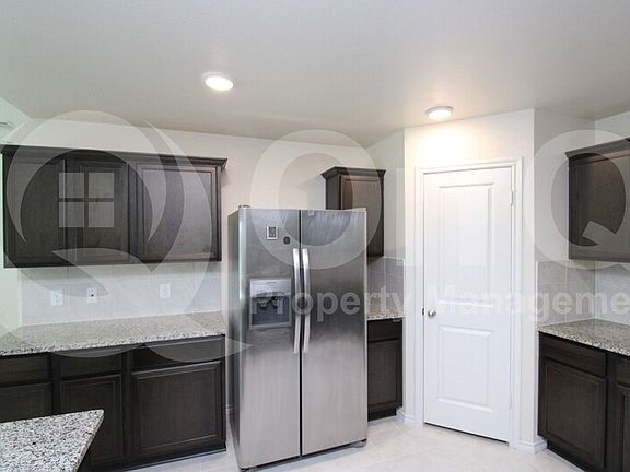 4th image of 1319 Meadow Creek Dr