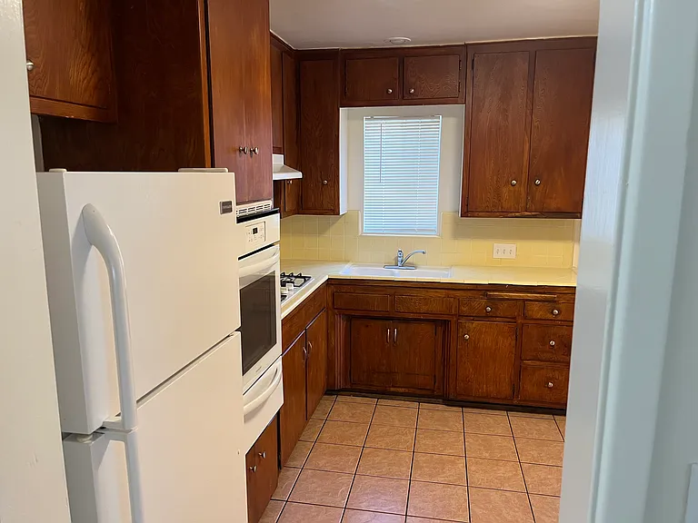 1959 Cedar Ave #1 — Photo 11