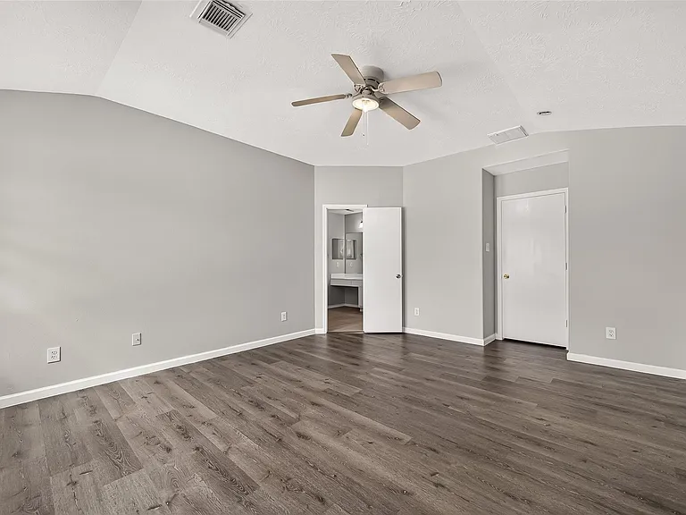 19451 Nasworthy Dr — Photo 25