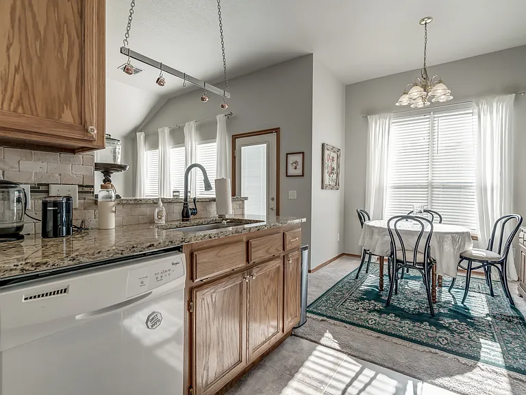 16232 Seminole Dr — Photo 13