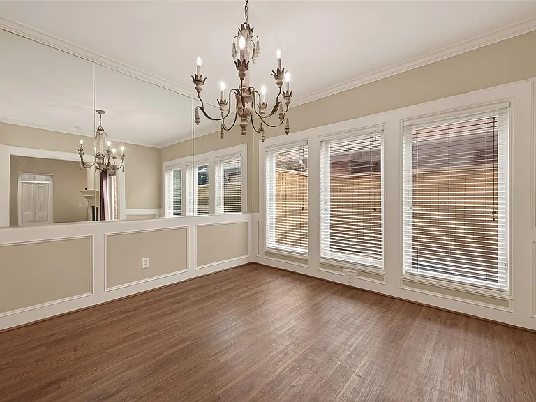 2413 Potomac Dr #D — Photo 8