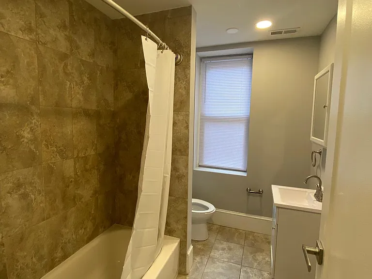 530 King St #42-B6 — Photo 5