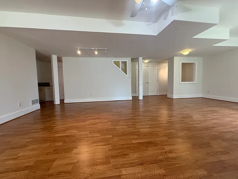 606 Winston Ln — Photo 35