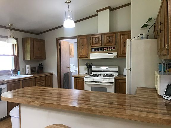 4th image of 1576 W 22nd St