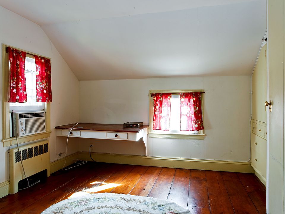 2nd image of 169 Fort Hill Rd